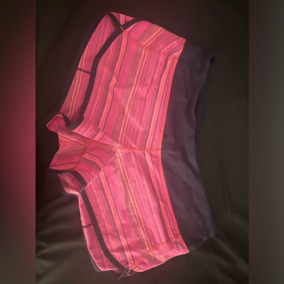 Lululemon speed up shorts size 4 - Picture 2 of 2